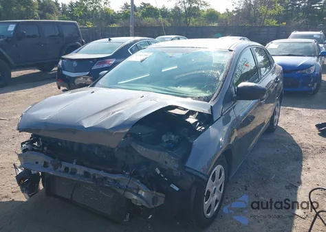 2016 Ford Focus S z USA, uszkodzony, nr VIN 1FADP3E21GL228001